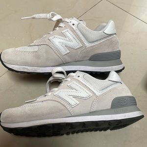 NEW BALANCE (size 6.5) 574 WOMENS WHITE